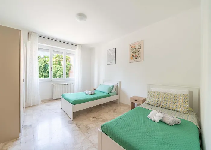 La Darsena Front Lake Apartment