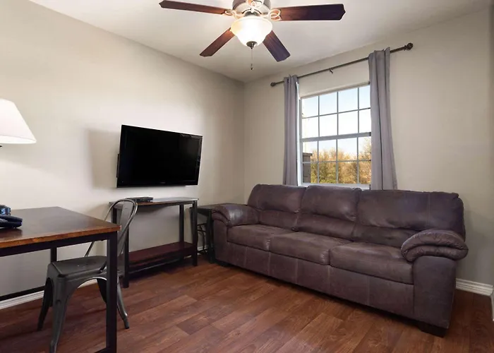 Eagle'S Den Three Rivers Texas A Travelodge By Wyndham