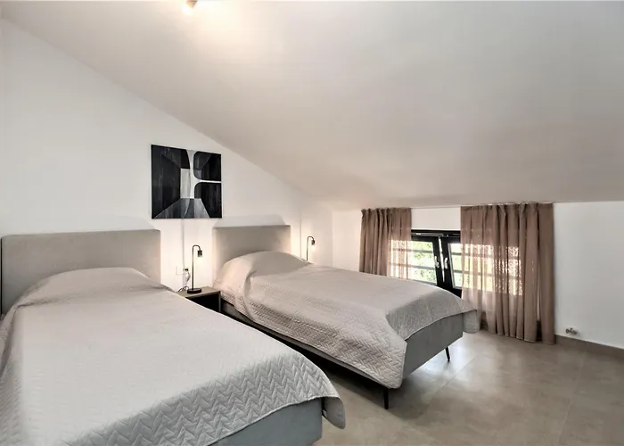Valla Family Apartments And Rooms
