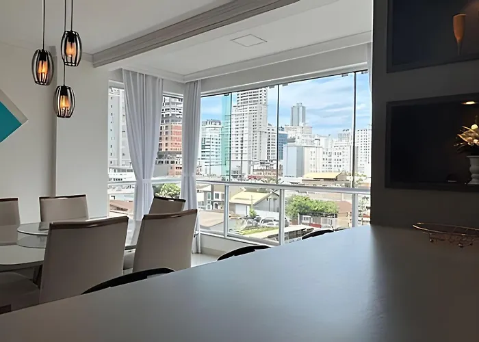3 Quartos com A/C | 2 Vagas | 500m da Praia