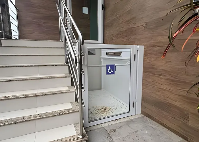 3 Quartos com A/C | 2 Vagas | 500m da Praia