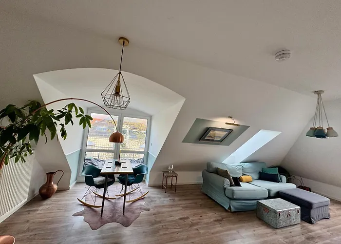 Sunny Attic Studio Central & Close To Ber Airport