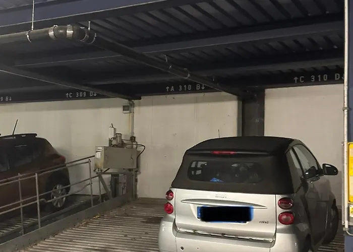 Sunny Attic Studio Central & Close To Ber Airport