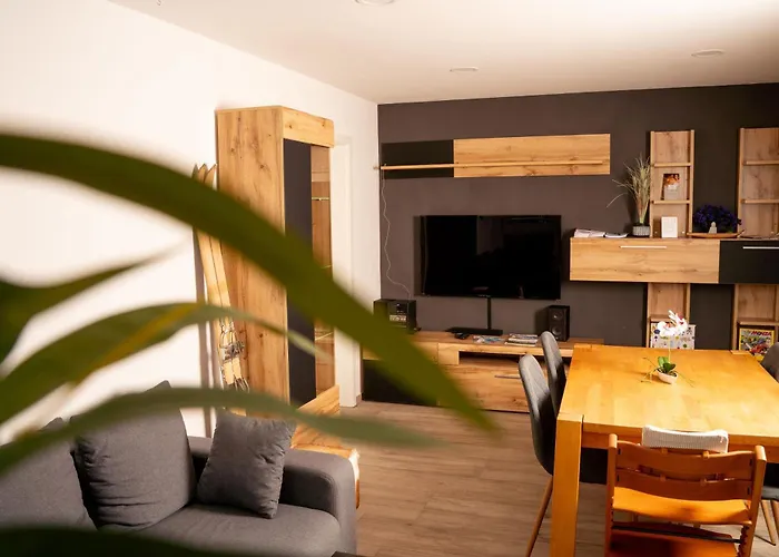 Moderne 3 Zimmer Wohnung Panorama mit großem Balkon für 4Personen inklusive Wifi und Parkplatz
