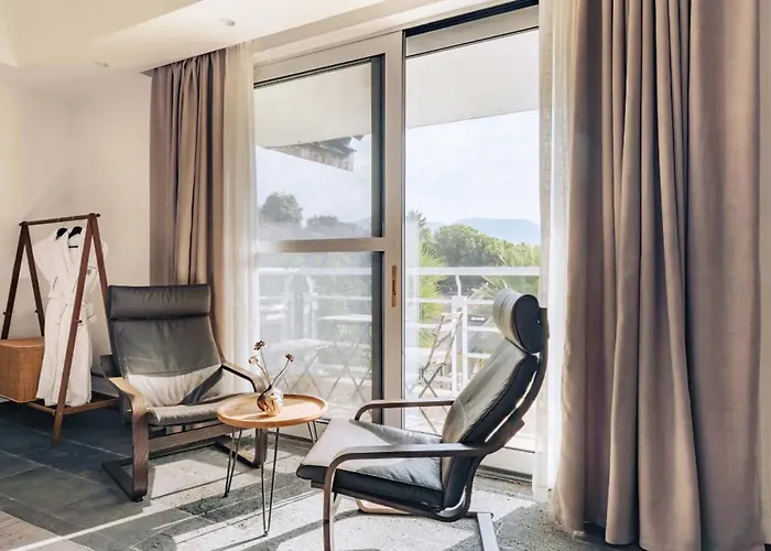 Tengchong Nan Su Gu Li Hot Spring Enjoylife Family Resort