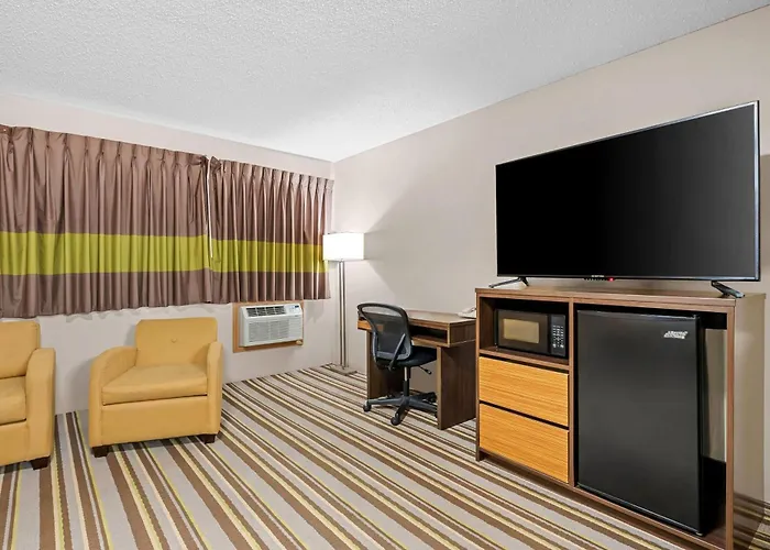 Super 8 By Wyndham Blue Earth