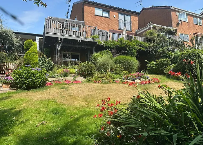 The Garden Apartment, Near Airport & City