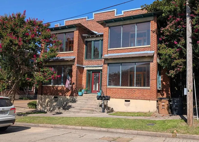 Historic Upscale Loft In Downtown Vicksburg!