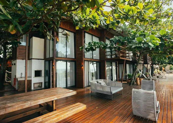 Ilha Do Mel Lodges
