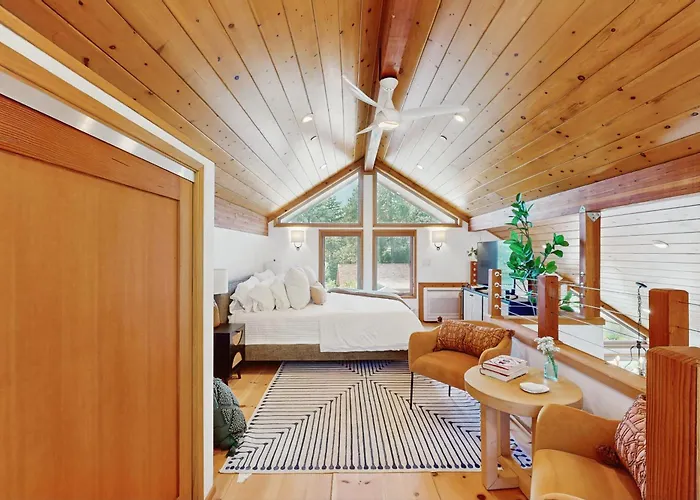 Deerhaven Lodge B