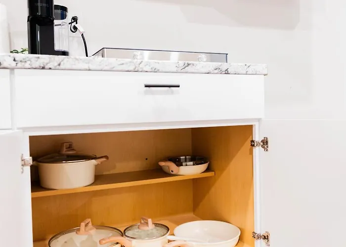 Joynest Loft - Private Entry & Bath