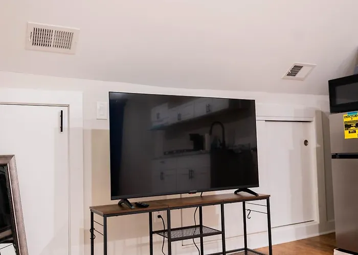 Joynest Loft - Private Entry & Bath