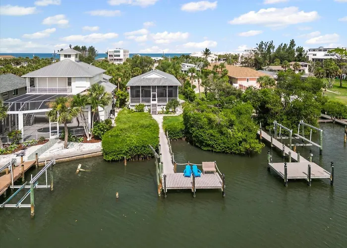 Private Bayfront Beach House With Dock, Steps To Beach And Restaurants