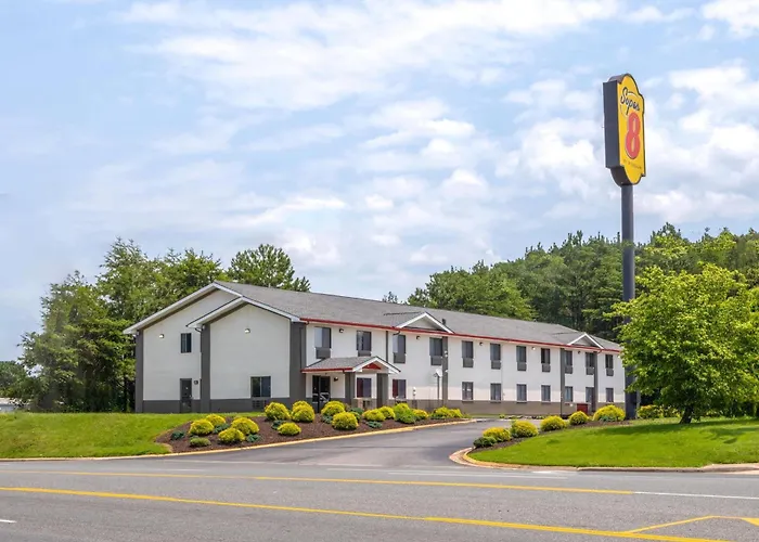 Super 8 By Wyndham Farmville