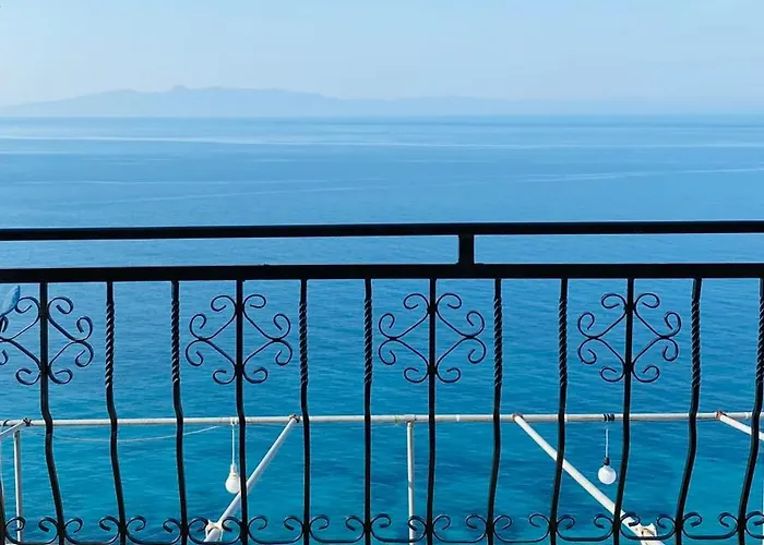 Hotel Odhisea Qeparo