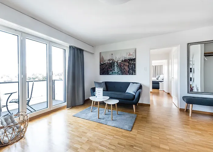 Soho 8 !Lake-Mountain View & Free Parking!