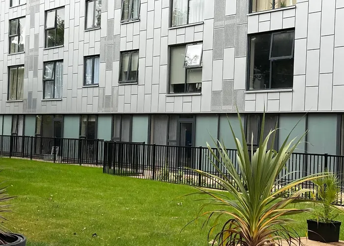 Quality City Green Luxury Apts Close To Nec & Airport