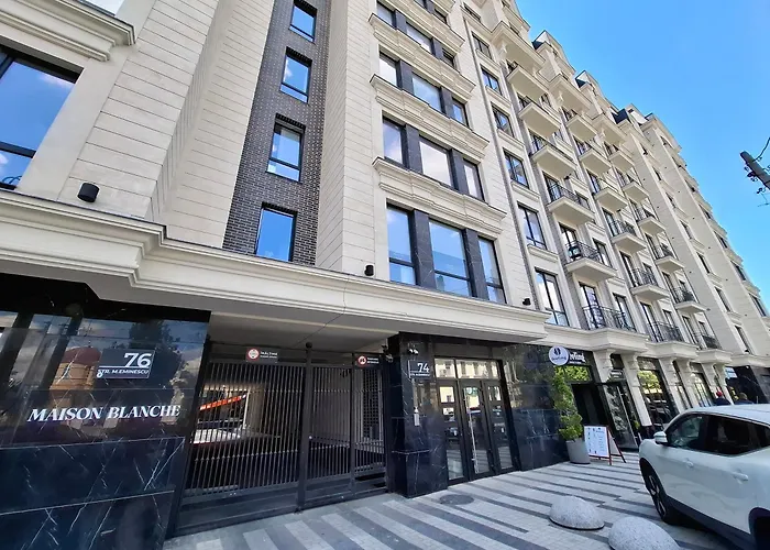 Newly Furnished Apartment, Ultra Central, "Booking Awards 2026!"