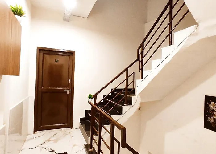 Hotel Wonder Stays - For Couples, Students, Faculties, Corporates