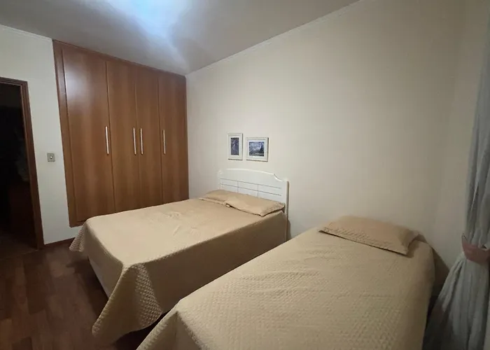 Apartamento na rua principal