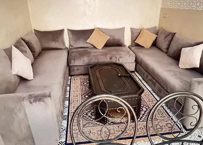 Apartment 7 Minutes Walk From Menara Airport