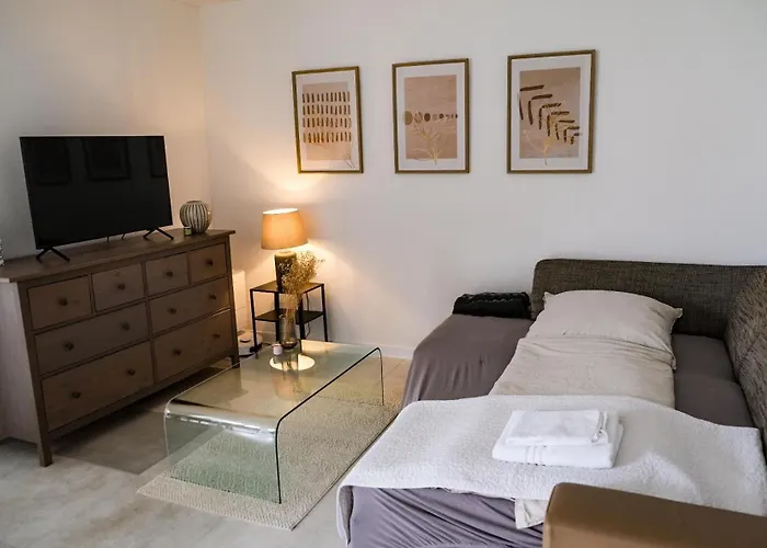 Neue moderne Wohnung,74qm,Balkon,Kingsize Boxspringbett