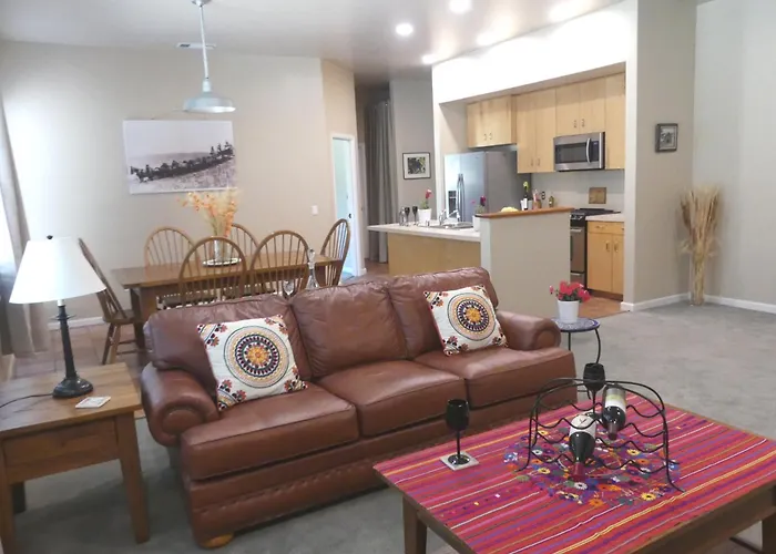 Romantic Downtown Paso Retreat Walk To Wine & Dining