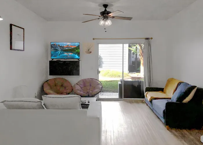 Garden Level 1Br Condo, Central Luxury Suite