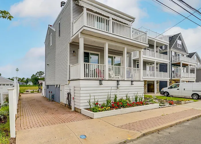 Bright Milford Beach House W/ Outdoor Shower