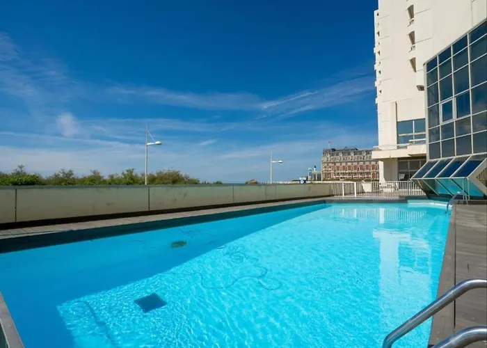 Elegant Studio, 2-4 People, Wifi, Pool, Parking