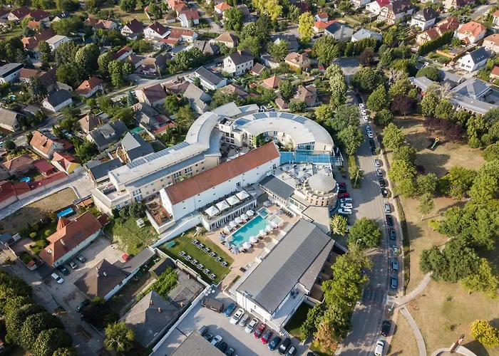 Ce Plaza Hotel
