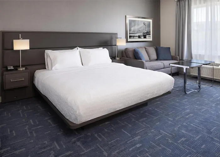 Hampton Inn & Suites Portsmouth Downtown