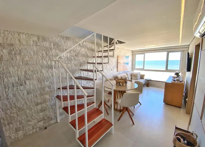 Cobertura duplex de frente para o mar