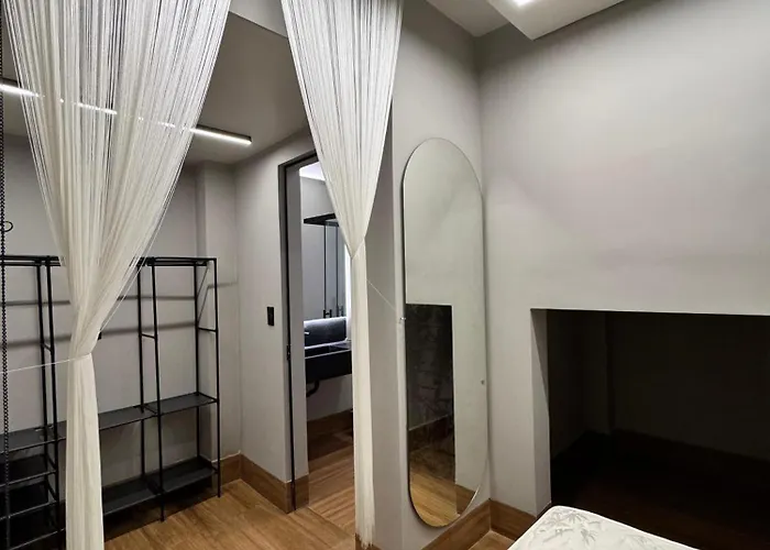 Apt novo no centro com garagem, ar condicionado, perto de tudo que você precisa