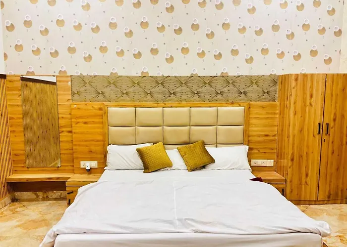 Hotel O Vaikunth Radhika Farm