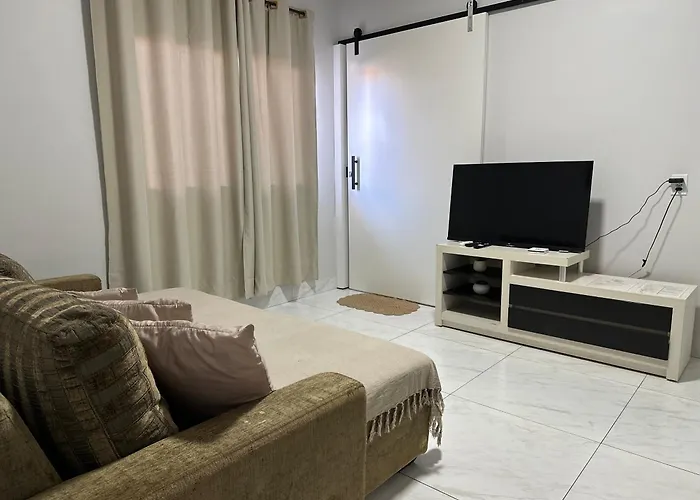 Apartamento completo ate 5 pessoas ou um quarto com sala e cozinha para 2 pessoas