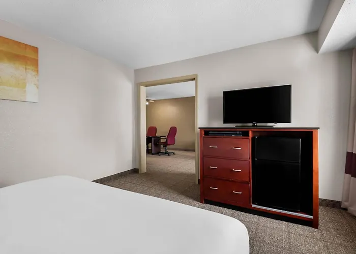 Comfort Inn & Suites North East