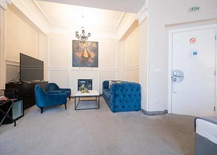 Kings Palace Suites