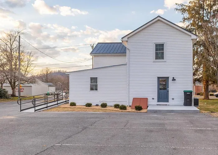 Charming Loft Escape Walk To River & Restaurants