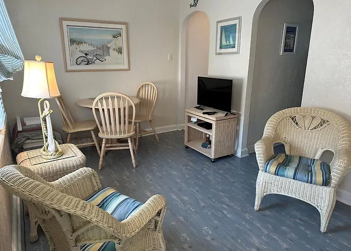 Immaculate One Bedroom Weekly Only Sat Sat
