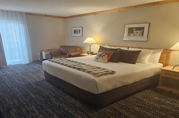 Selkirk Lodge