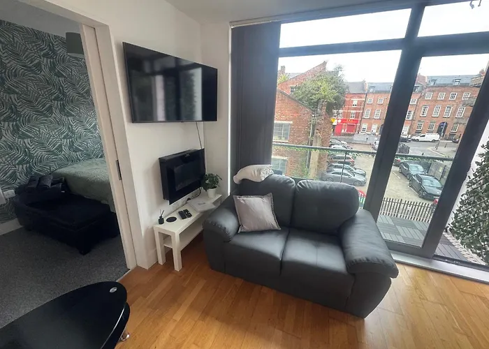 2 Bedroom Apartment - Henry St Central Liverpool