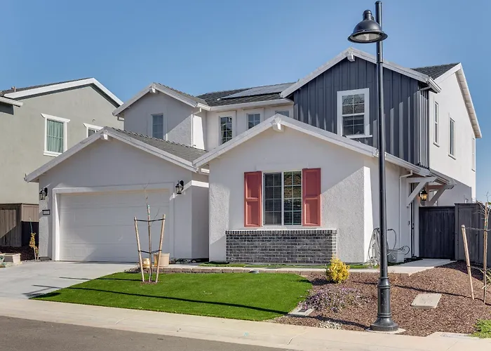 7 Mi To Folsom Lake: Sacramento Area Apartment