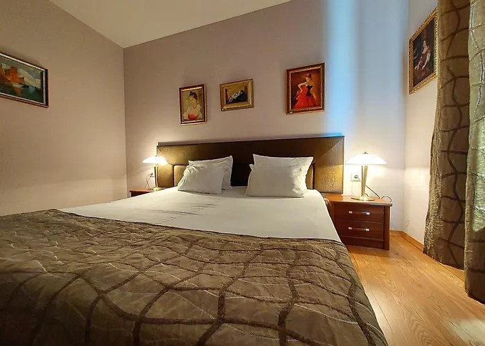 Family Art Hotel Gallery