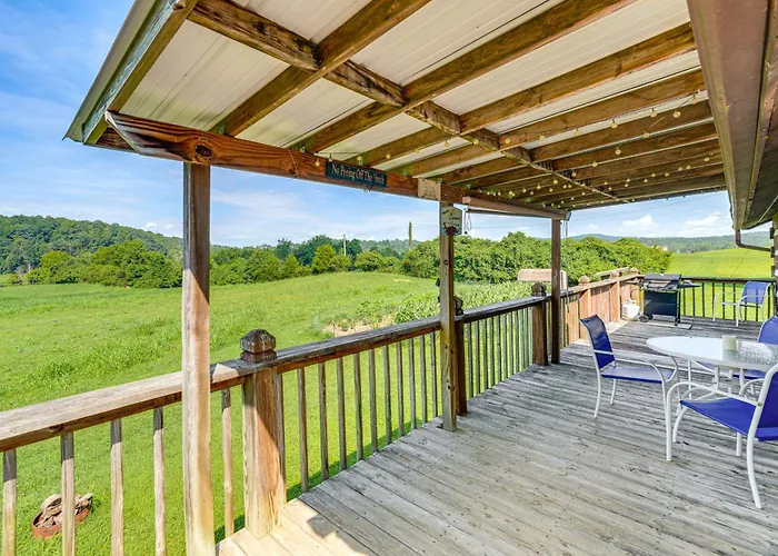 Rogersville Barn Apartment On 27 Acres W/ Pond!