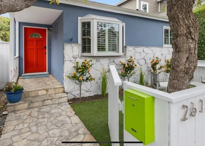 Chic Venice Beach Bungalow Steps From The Canals & Beach