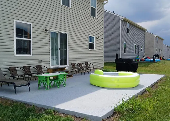 Modern 2-Bedroom 2-Bed Apartment With Private Access Door Near I-81