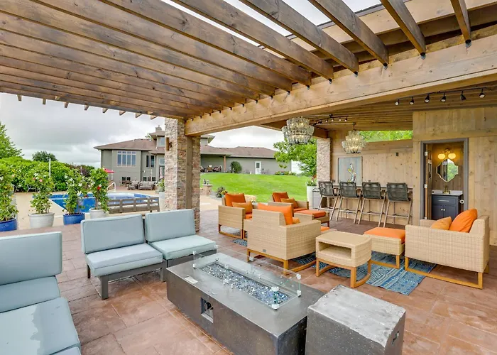 Outdoor Oasis: Luxe Flat In Mt Horeb!