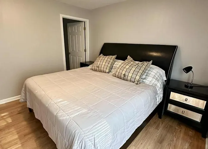 2Bed 2Bath Cozy Apartment Off Guilford College!
