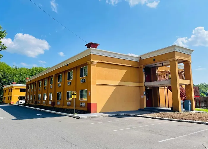 Super 8 By Wyndham Gloucester